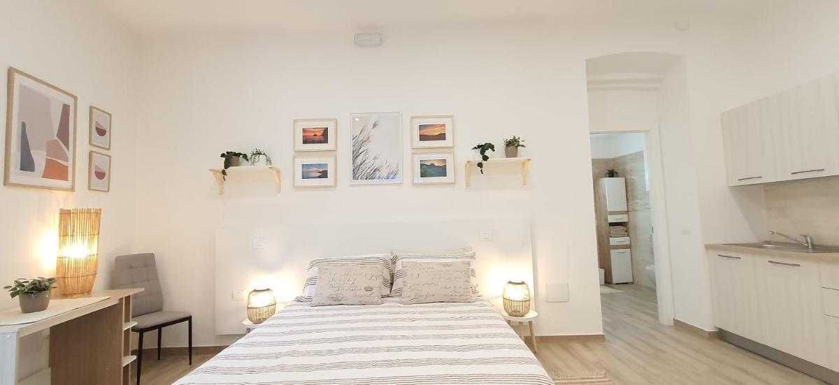 SUITE BLANC APARTMENTS - Monolocali indipendenti con cucina e bagno privato - Check-in e check-out con codice in autonomia h24 - Terrazza in comune - Housity
