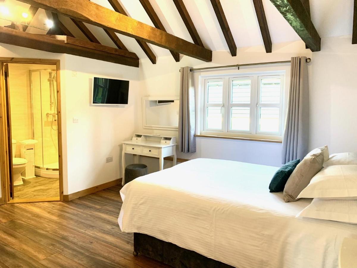 Boutique 3-Bed Cottage in Hellingly - Housity