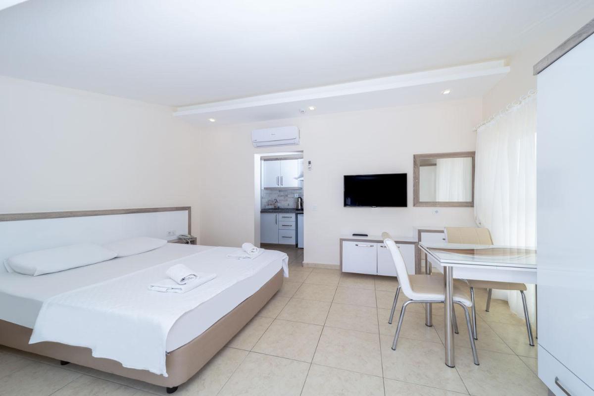 Lovely Studio Apartment with Shared Pool near Beach in Muratpasa, Antalya - Housity