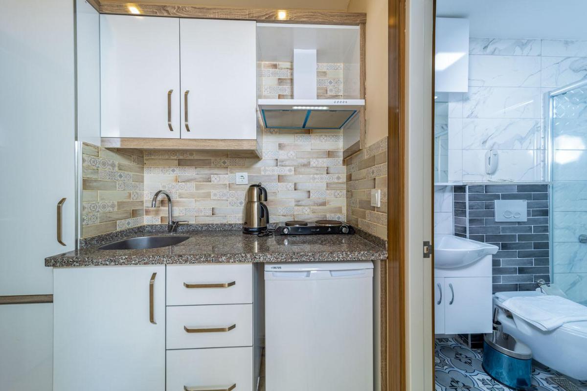Lovely Studio Apartment with Shared Pool near Beach in Muratpasa, Antalya - Housity