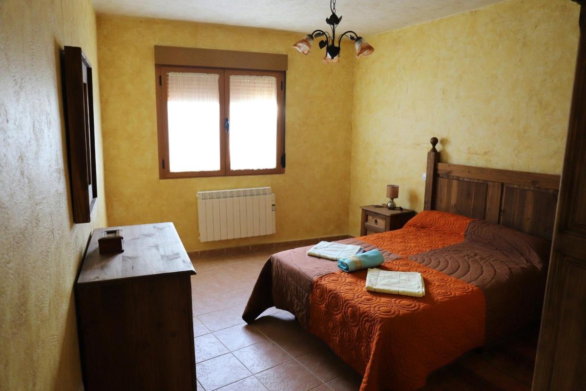 5 bedrooms house with furnished terrace at Navaluenga - Housity