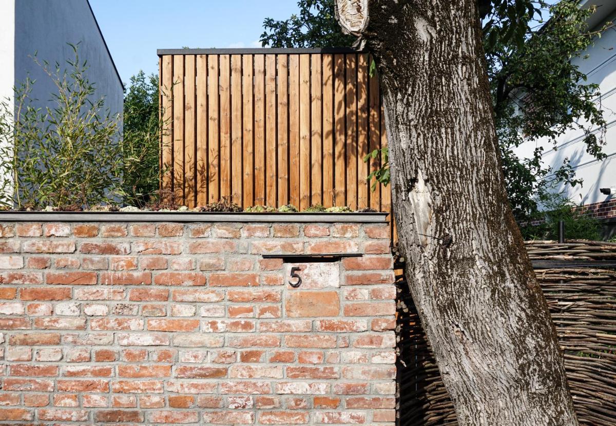 #outofboxproject tiny-home and garden house - Housity