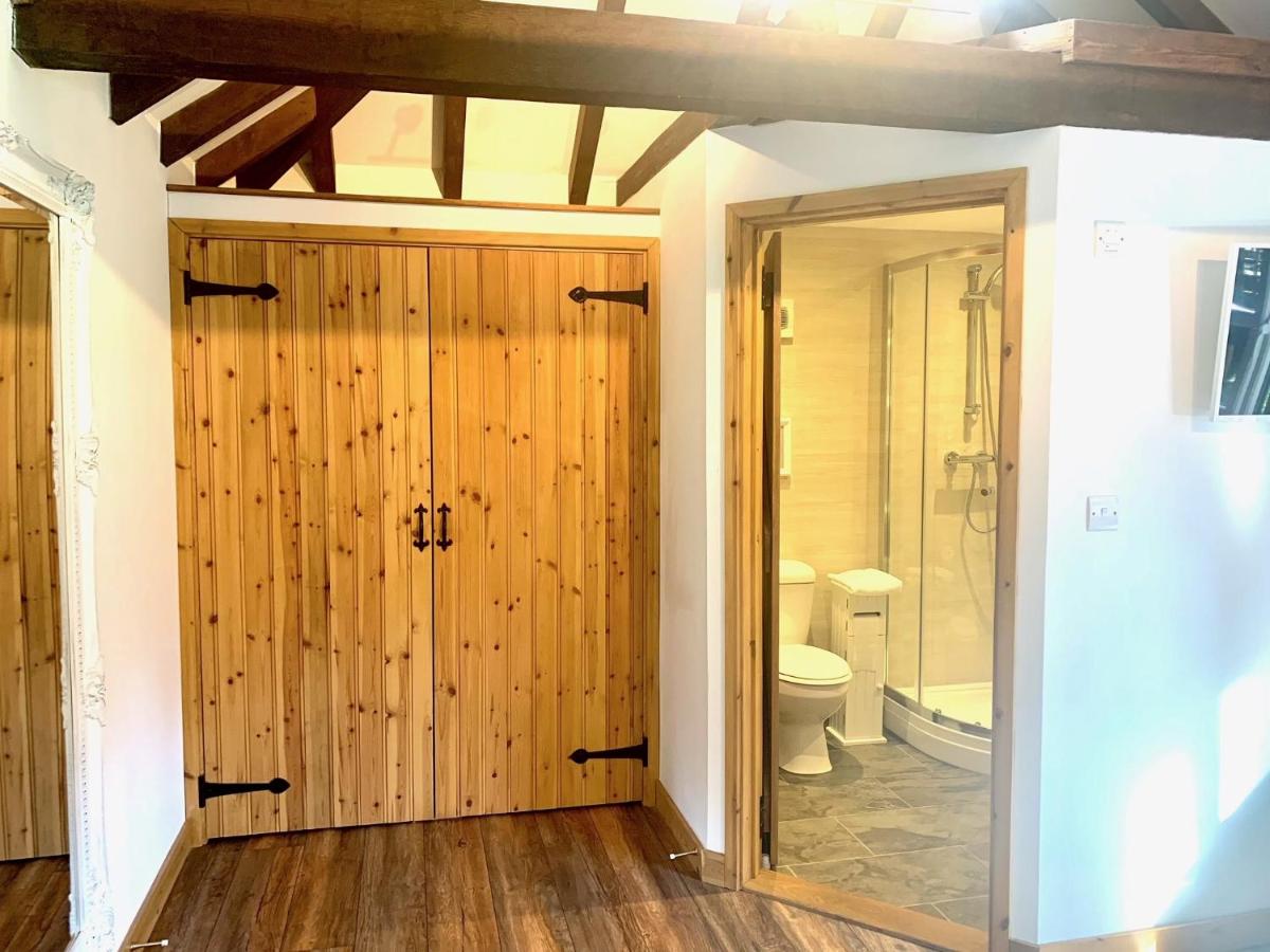 Boutique 3-Bed Cottage in Hellingly - Housity