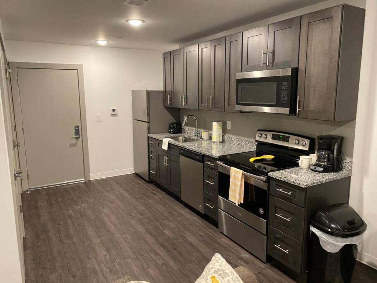 Apt 254 Sleek and Cozy Studio Next To The River - Housity
