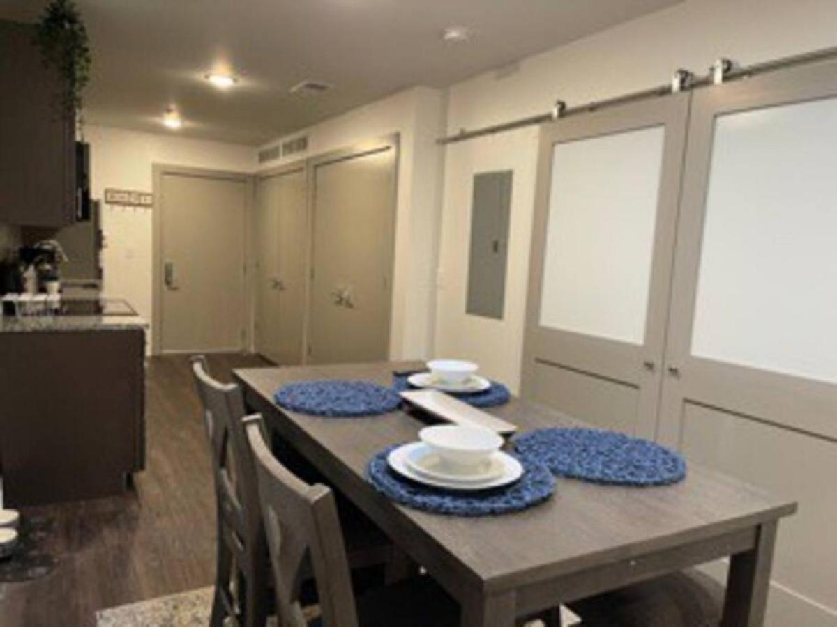 Apt 252 Cozy and Sleek Dwelling Min from Ft Leavenworth - Housity