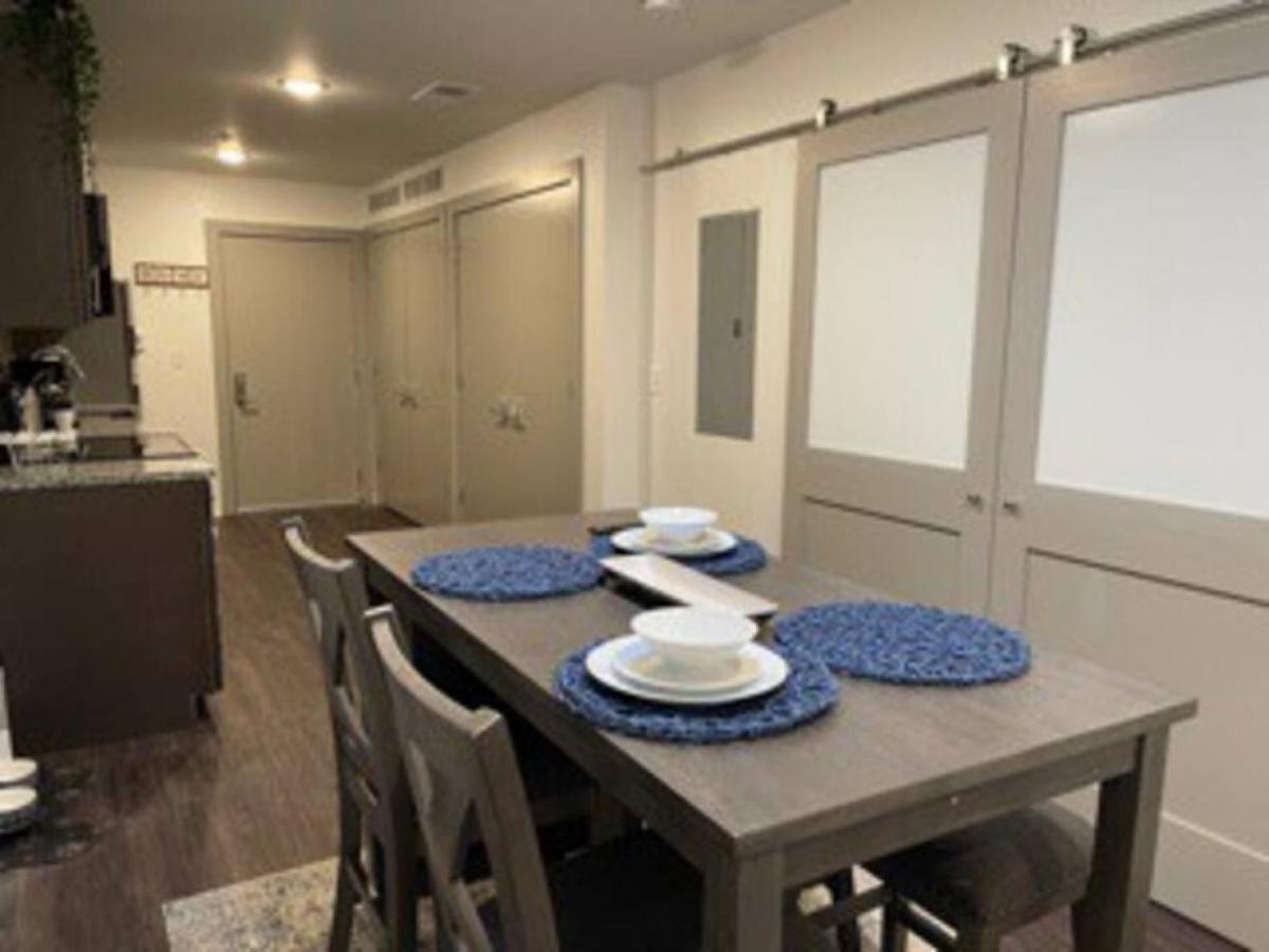 Apt 252 Cozy and Sleek Dwelling Min from Ft Leavenworth - Housity
