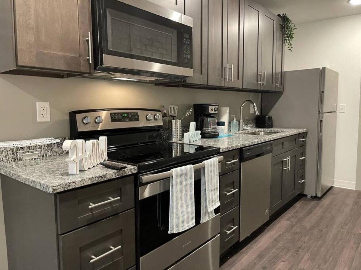 Apt 255 Cozy and Sleek Dwelling Min from Ft Leavenworth - Housity