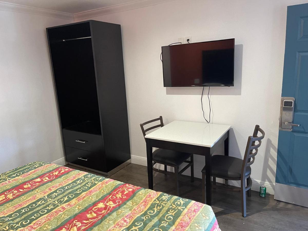 The Oaks Motel - Housity
