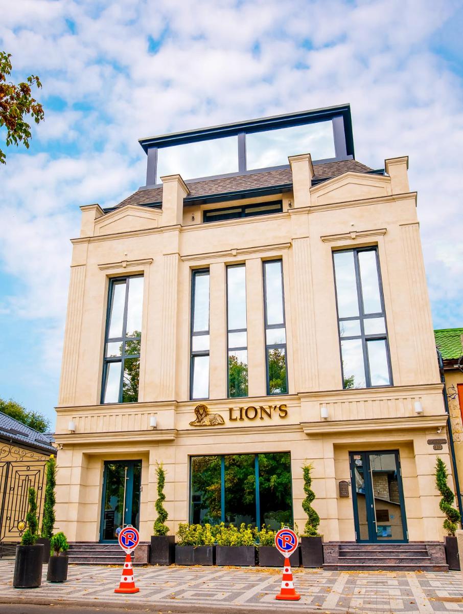 Lion's Hotel - Housity