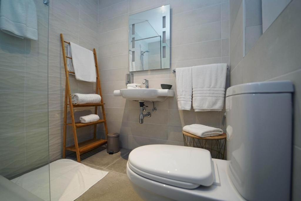 Guest House Capital Inn - Housity