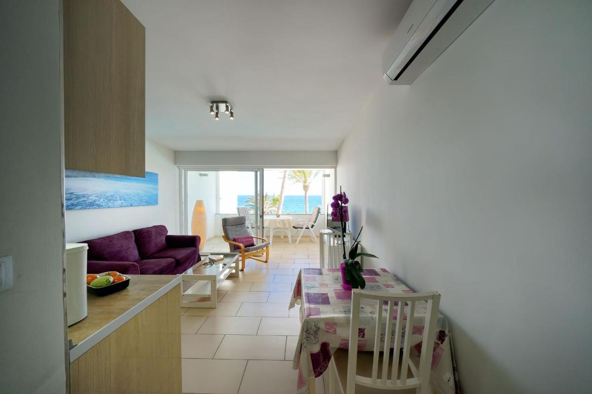Ocean view apartments Las Flores I - Housity