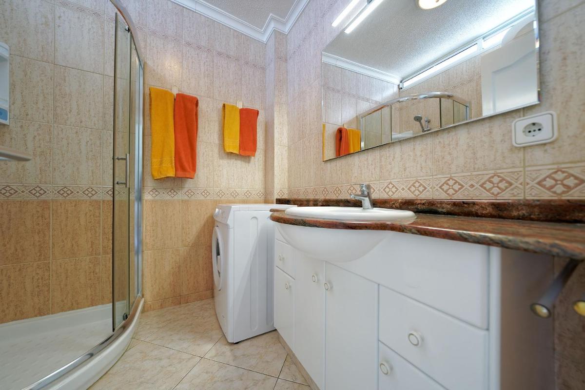 Ocean view apartments Las Flores I - Housity