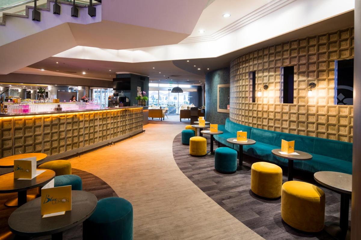 Coin salon dans l'établissement Pullman Cannes Mandelieu