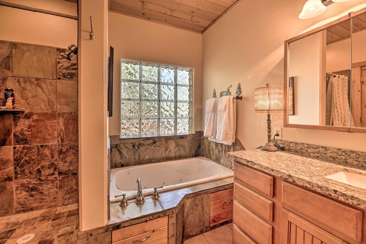 Less Than 2 Mi to Hikes and Shops Show Low Home with Deck - Housity