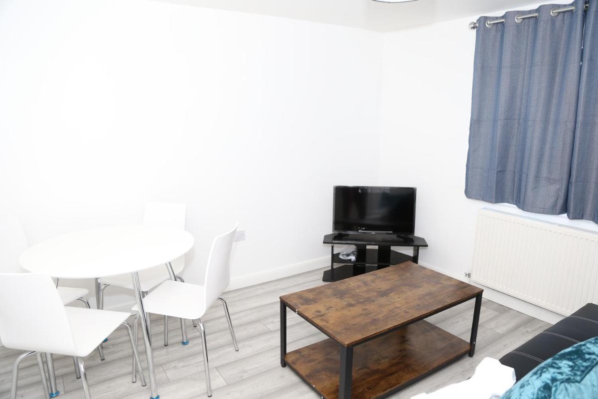 Roundway Villa - Housity