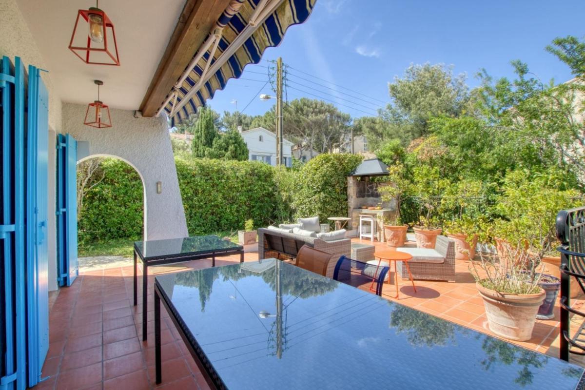 Elegant House With Terrace Garden And Pool - Housity