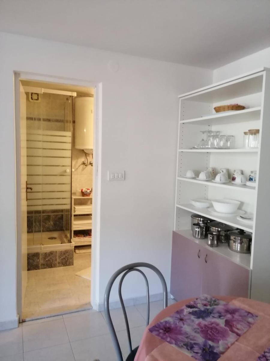 Studio Apartments Kuljiš - Housity