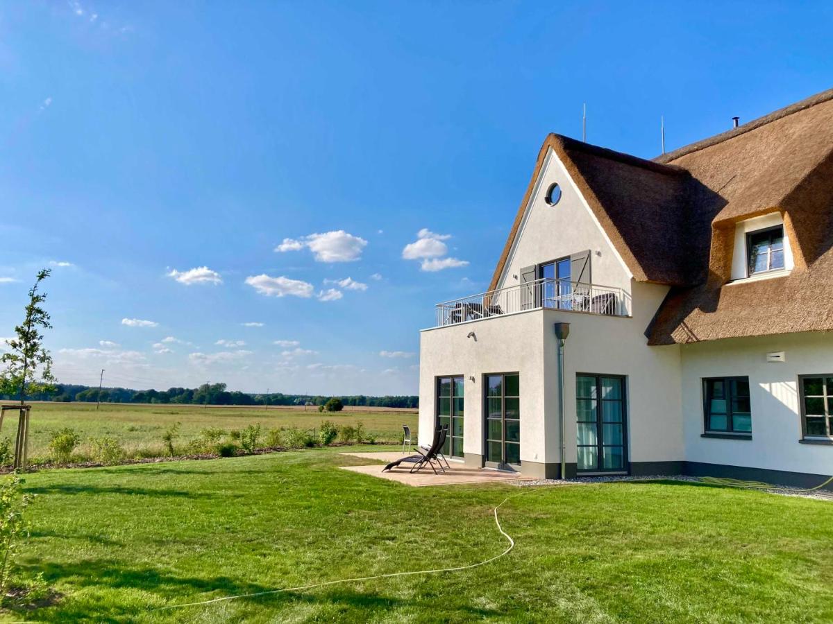 Urlaub de luxe unter Reet Bach Ins - Housity