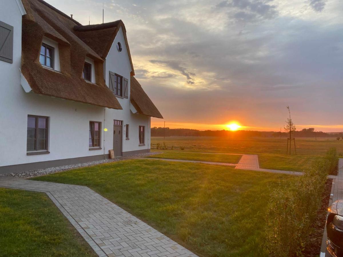 Urlaub de luxe unter Reet Bach Ins - Housity
