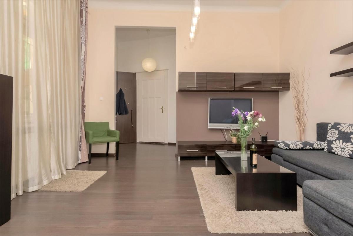 Corvina Apartment Budapest with FREE Private Parking - Housity