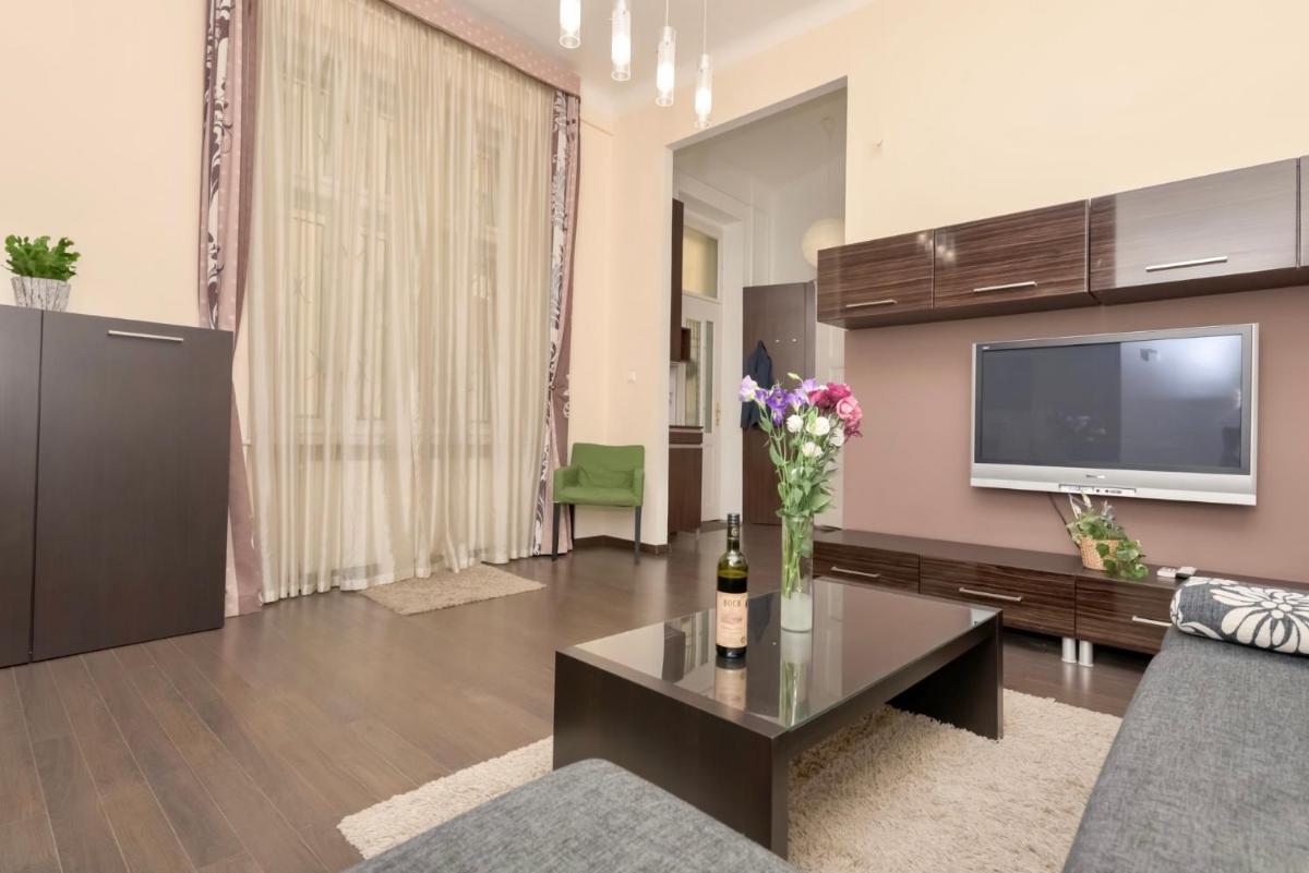 Corvina Apartment Budapest with FREE Private Parking - Housity