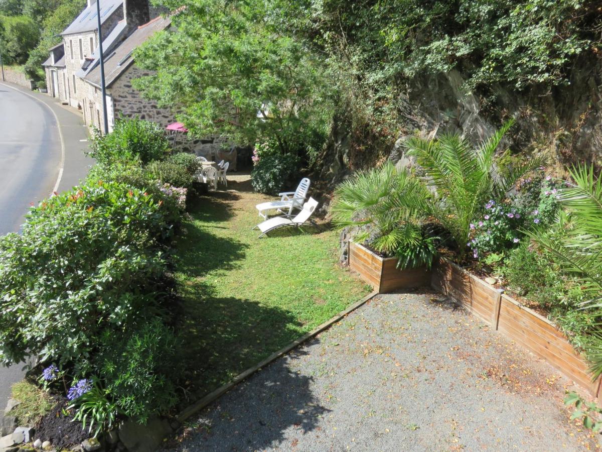 Maison confortable à Ploëzal avec jardin et terrasse - Housity