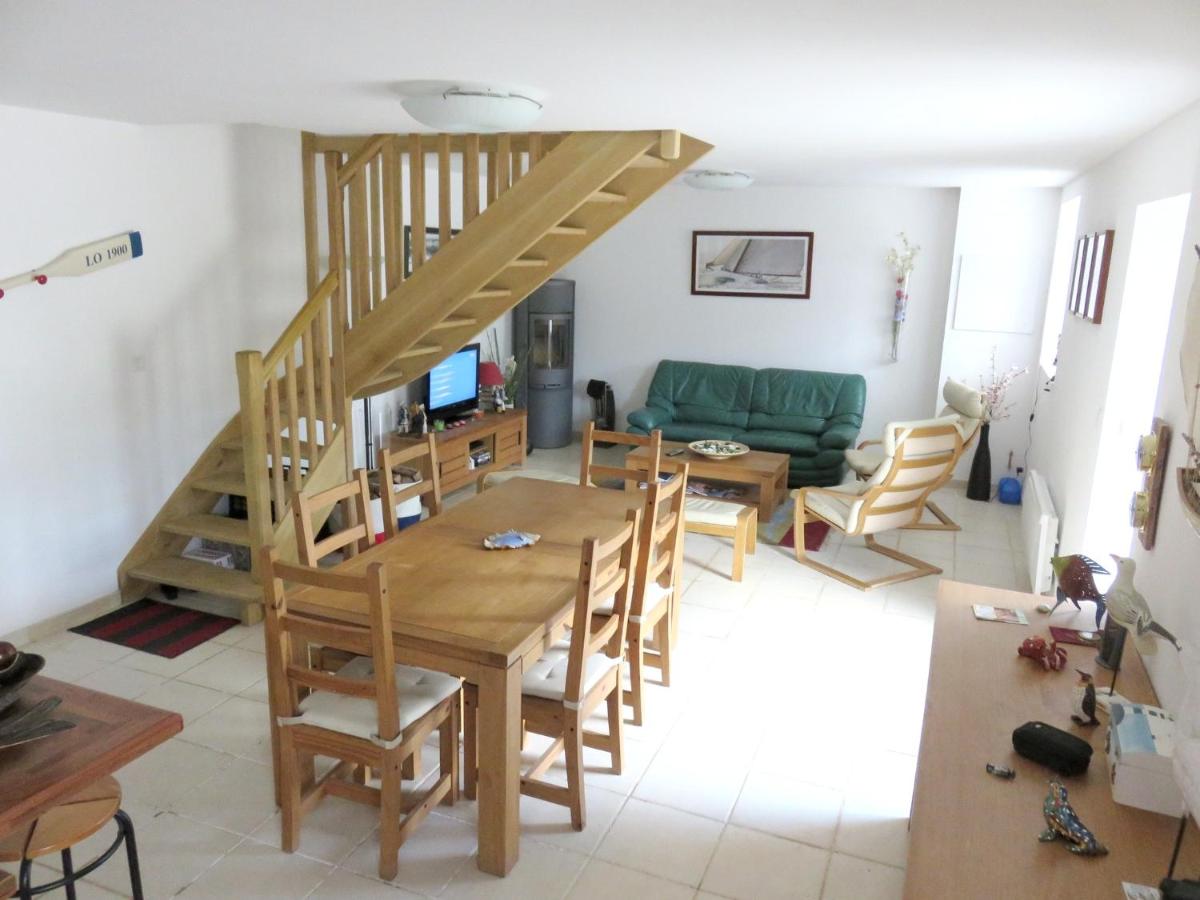 Maison confortable à Ploëzal avec jardin et terrasse - Housity