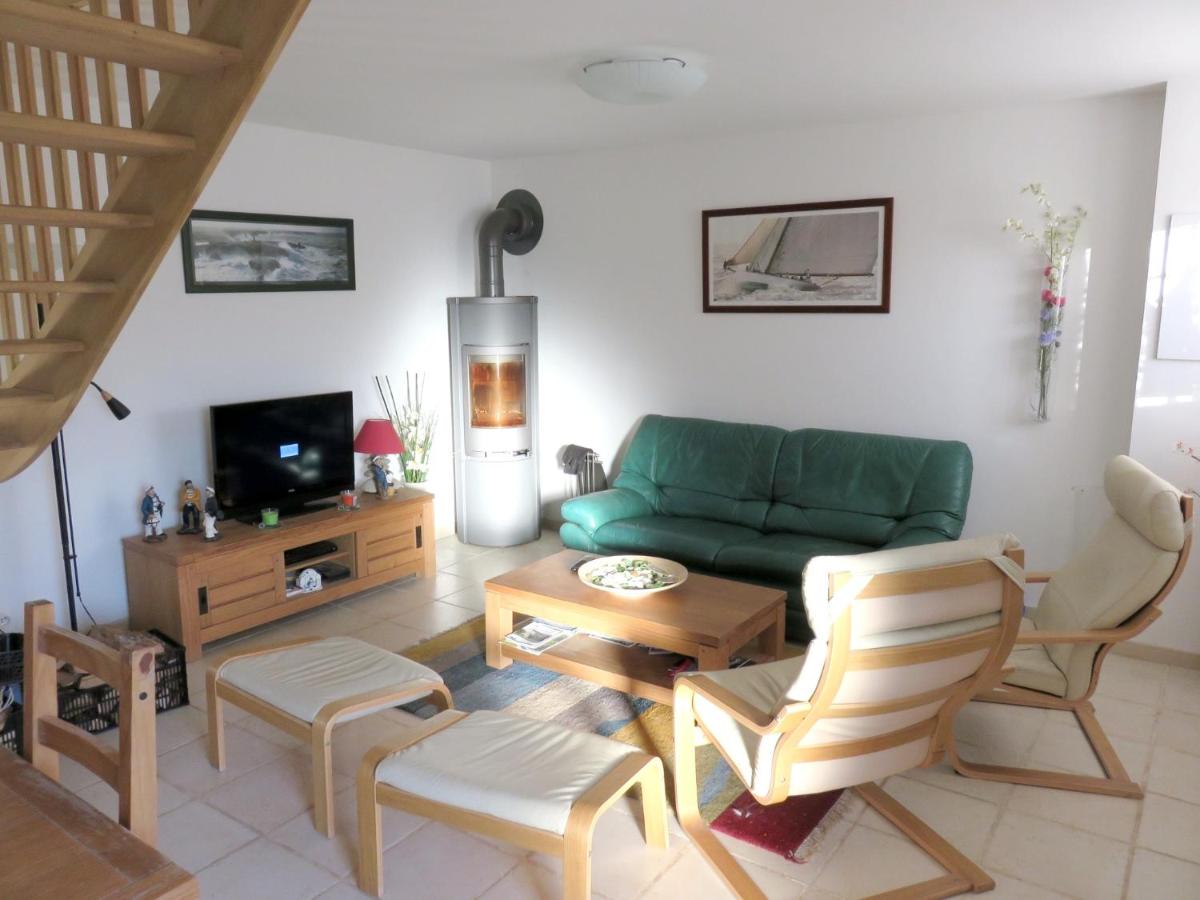 Maison confortable à Ploëzal avec jardin et terrasse - Housity