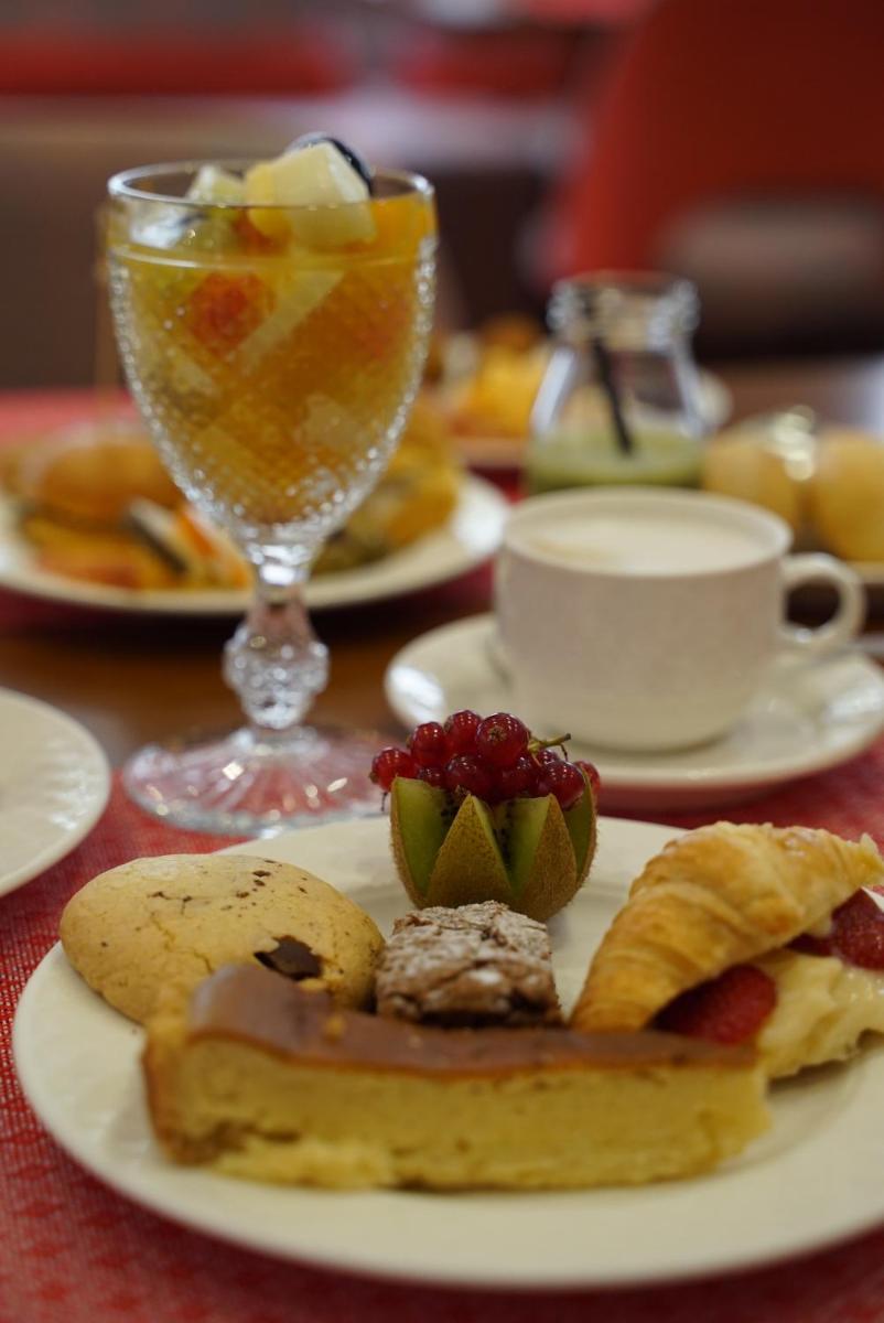 Comida en o cerca de este hotel