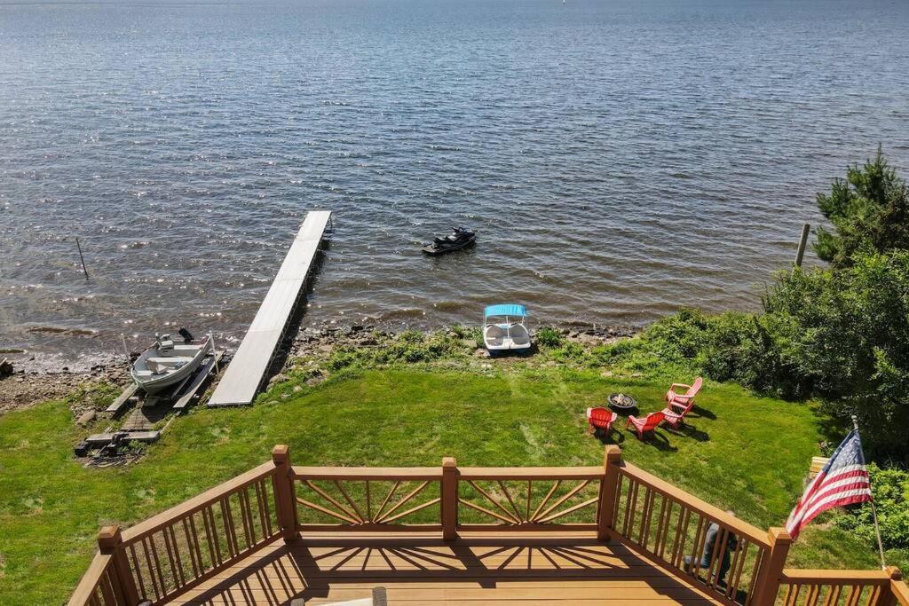 NEW! Sweeping Views with our Lakefront Cottage! - Housity
