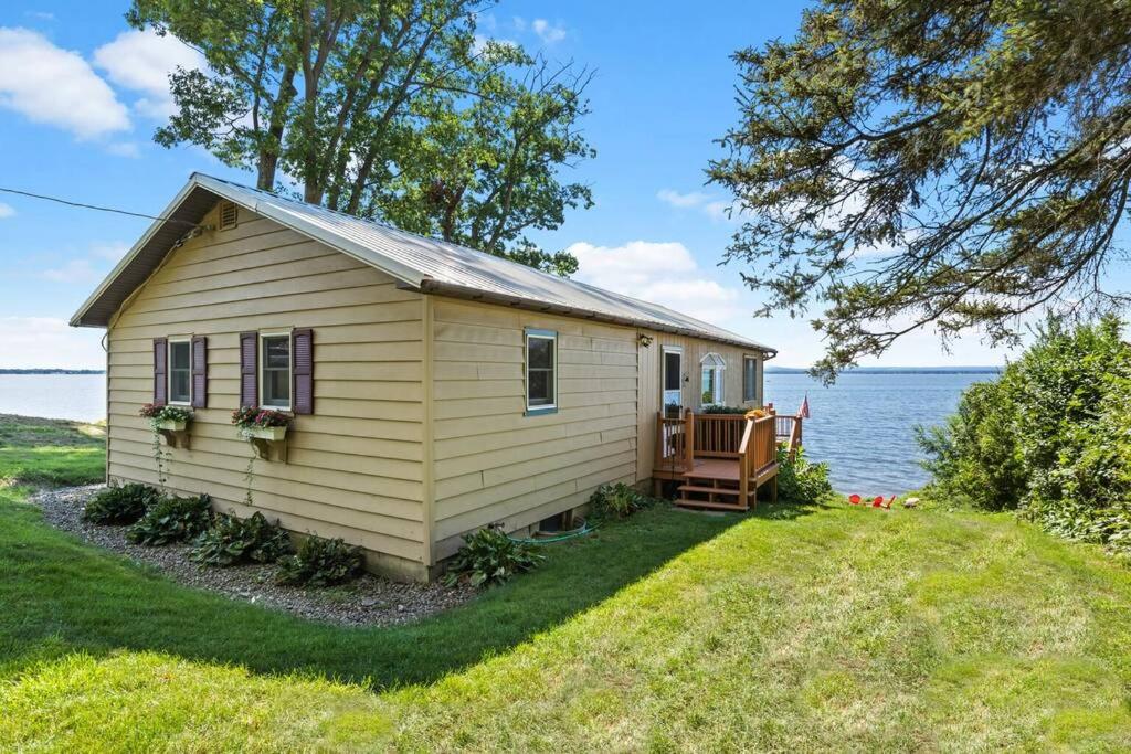 NEW! Sweeping Views with our Lakefront Cottage! - Housity