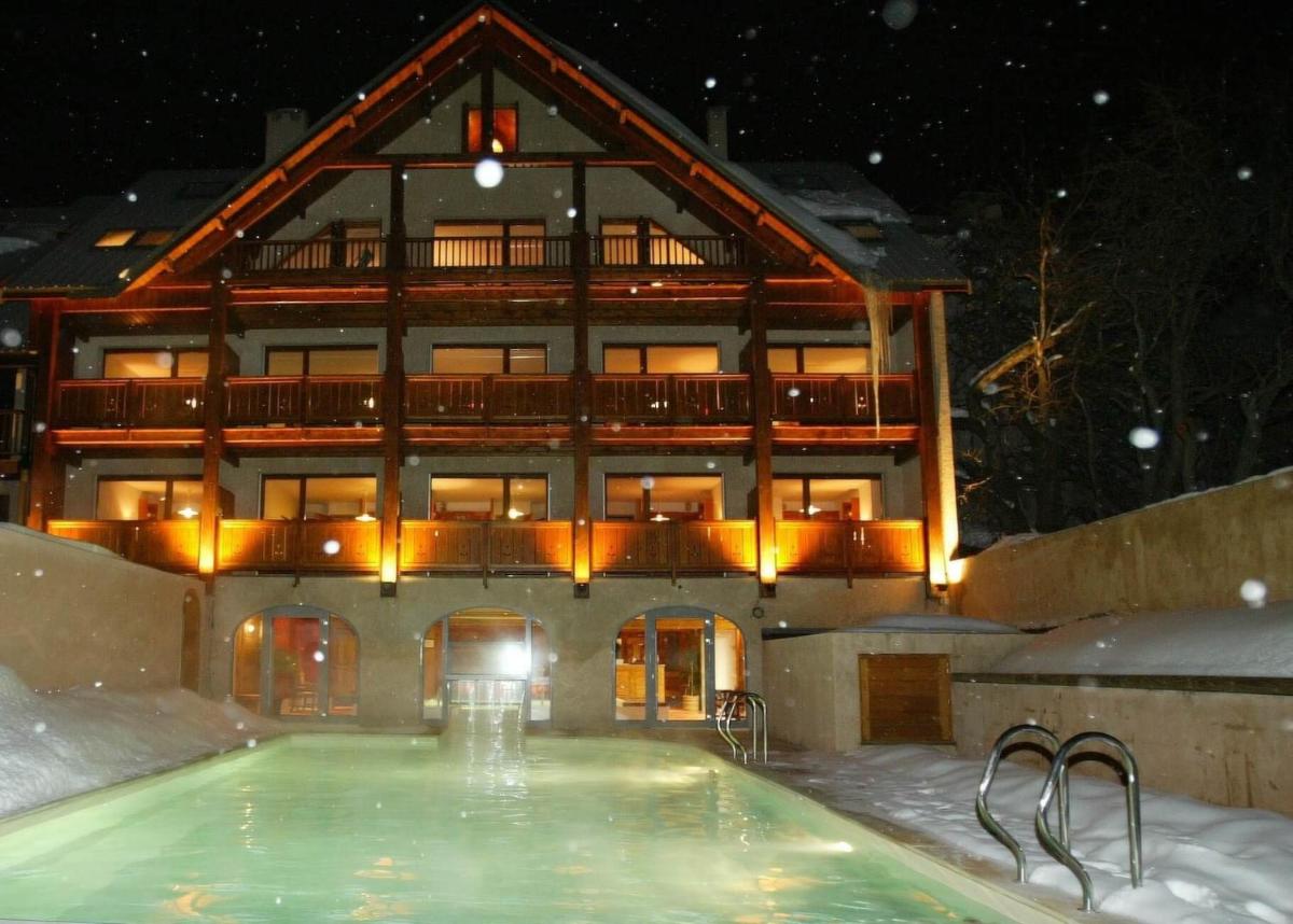 Piscine de l'établissement Alliey & Spa Piscine Appart-hôtel Serre chevalier ou située à proximité