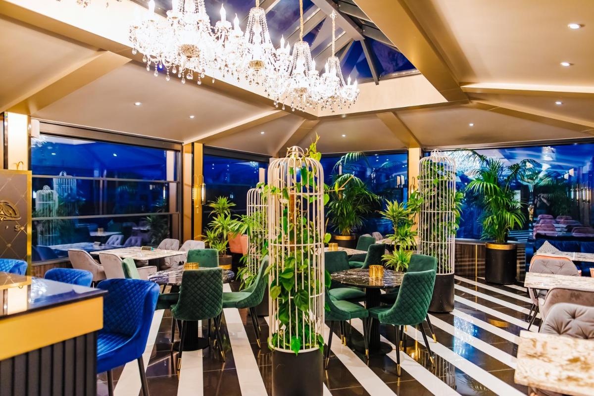 Lion's Hotel - Housity