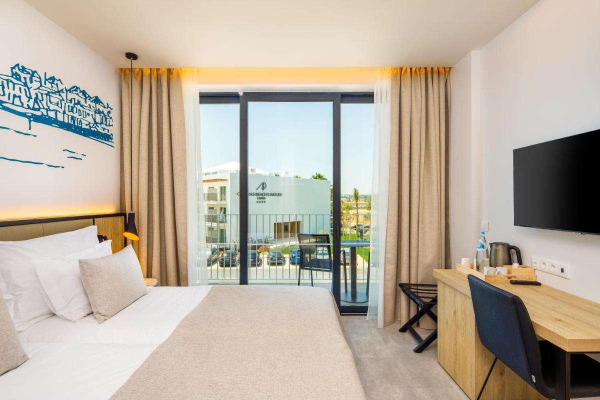 Uma cama ou camas num quarto em AP Cabanas Beach & Nature - Adults Friendly