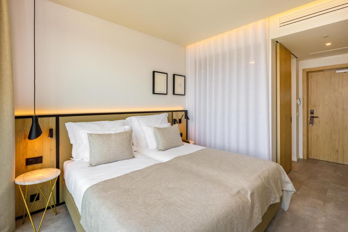 Uma cama ou camas num quarto em AP Cabanas Beach & Nature - Adults Friendly