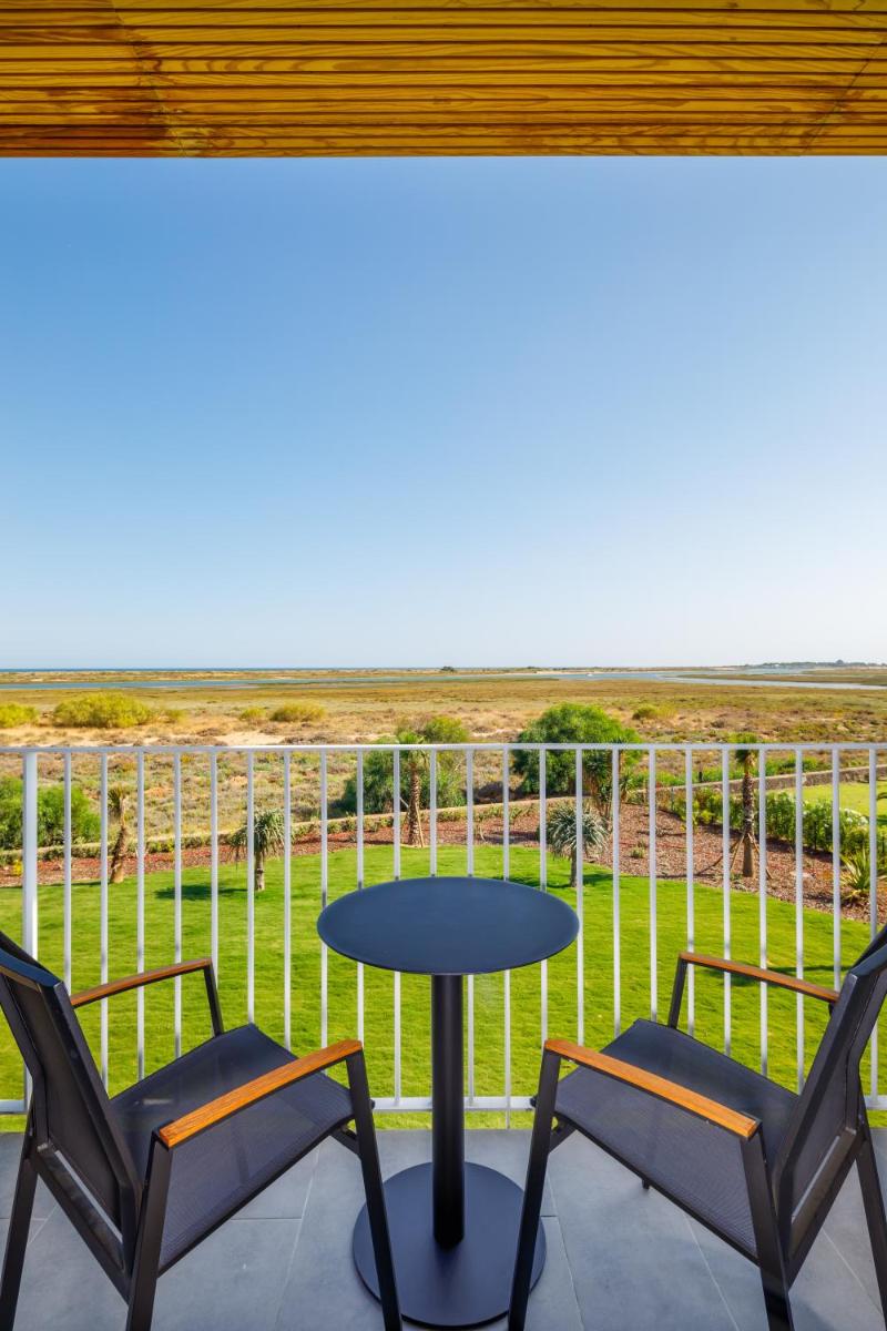 Uma varanda ou terraço em AP Cabanas Beach & Nature - Adults Friendly