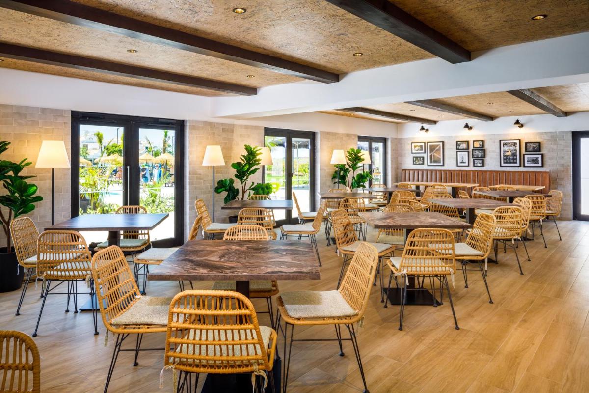 Uma área de estar em AP Cabanas Beach & Nature - Adults Friendly