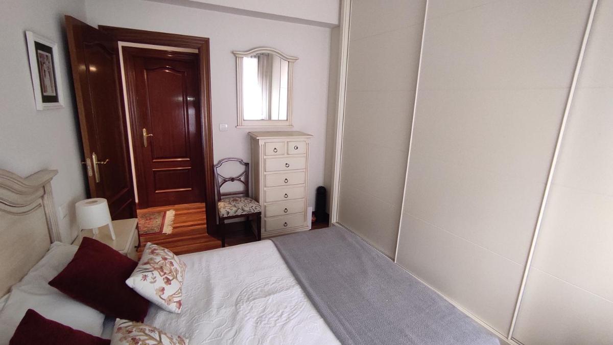 Habitación con balcón en el centro de Algorta - Housity