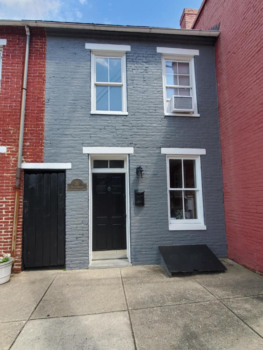 Convenient Location Downtown on the Creekside! - Housity