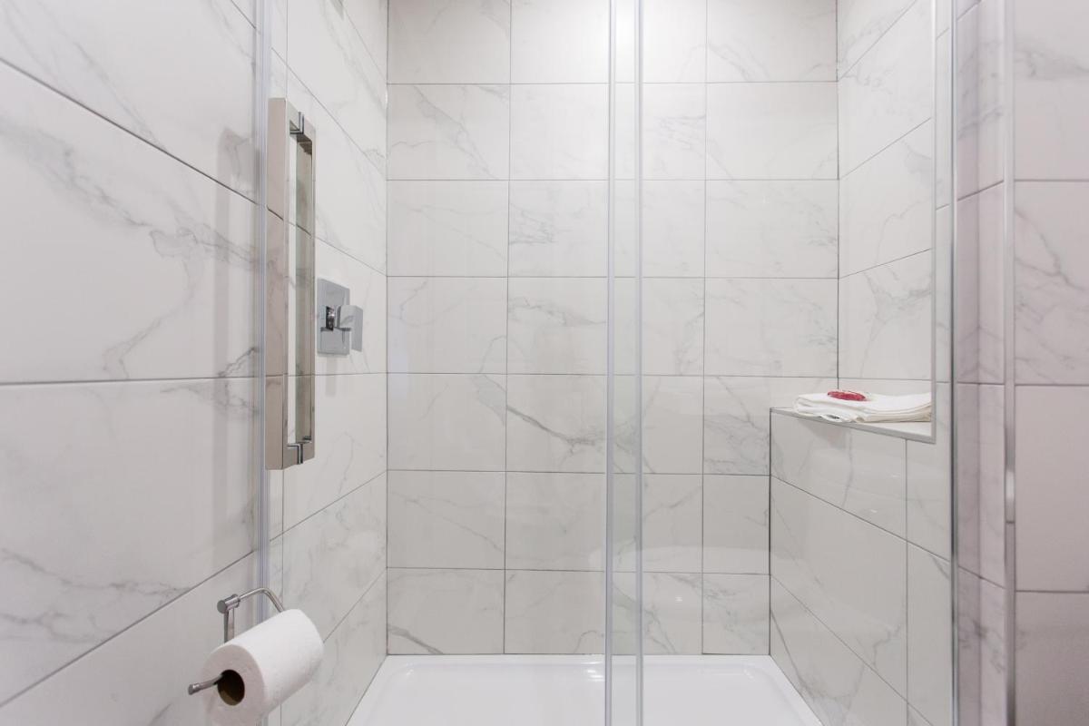 Perfect Business Trip Studio with Full Amenities by Den Stays - Housity