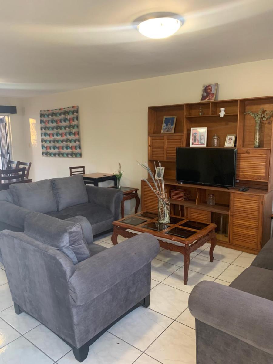 Casa Imperial en Fraccionamiento Privado Zona Cibeles - Housity