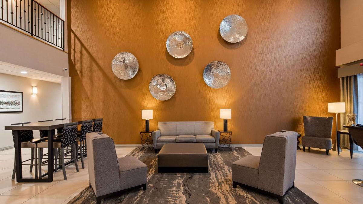 Best Western Plus New Cumberland - Housity