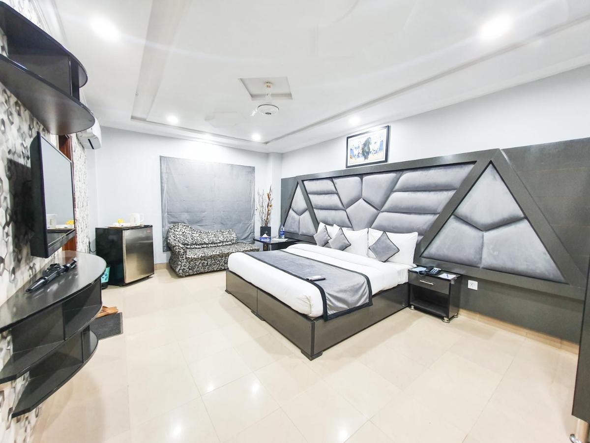 Hotel Crown Inn Multan - Housity