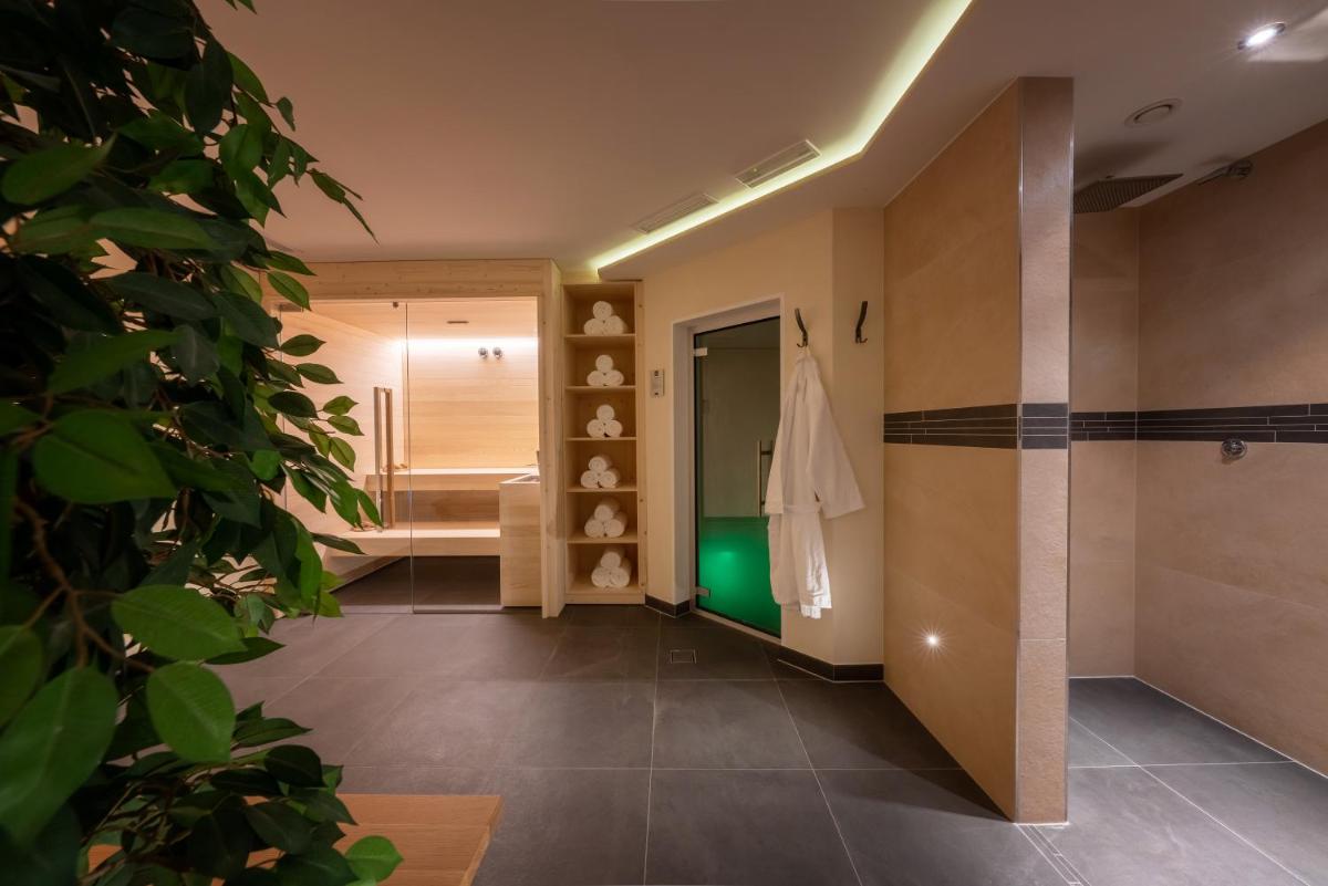 Hotel Monte44 - Housity