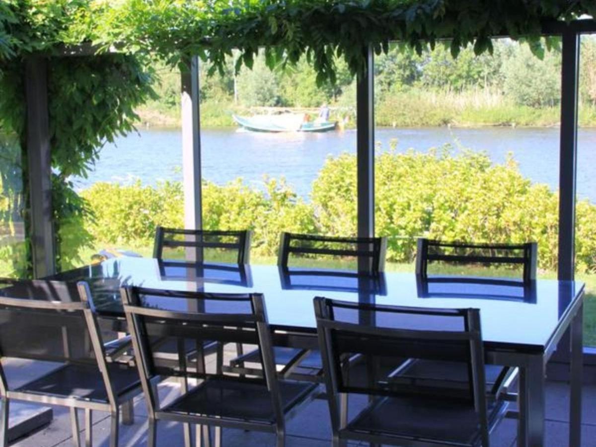 Riverside holiday home near Amsterdam - Housity