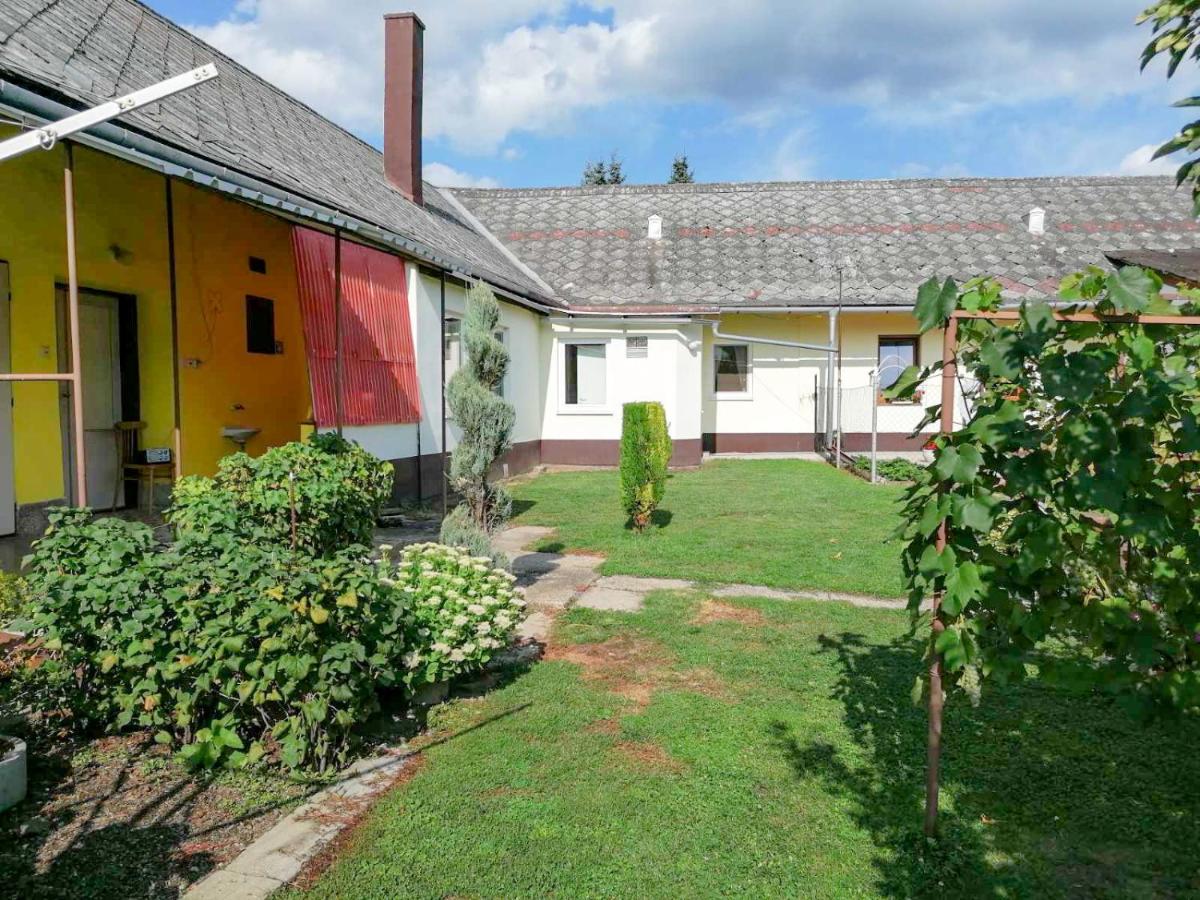 Chalupa pod Krivínom - Housity