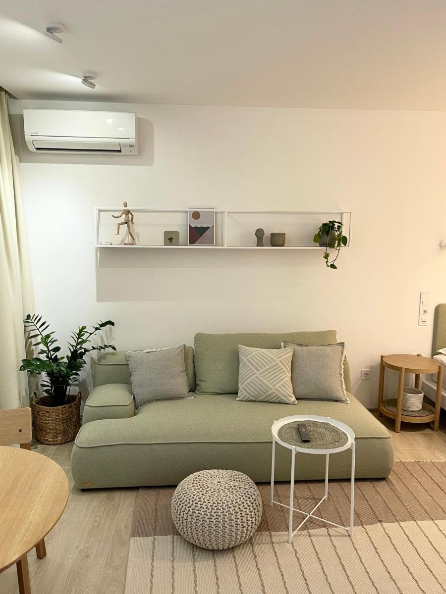 White Goose - Housity
