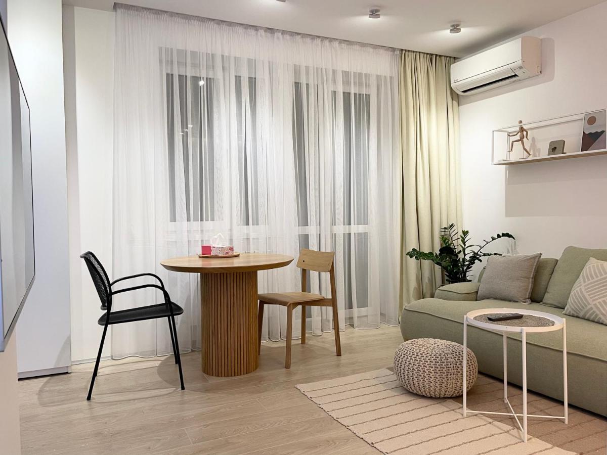 White Goose - Housity