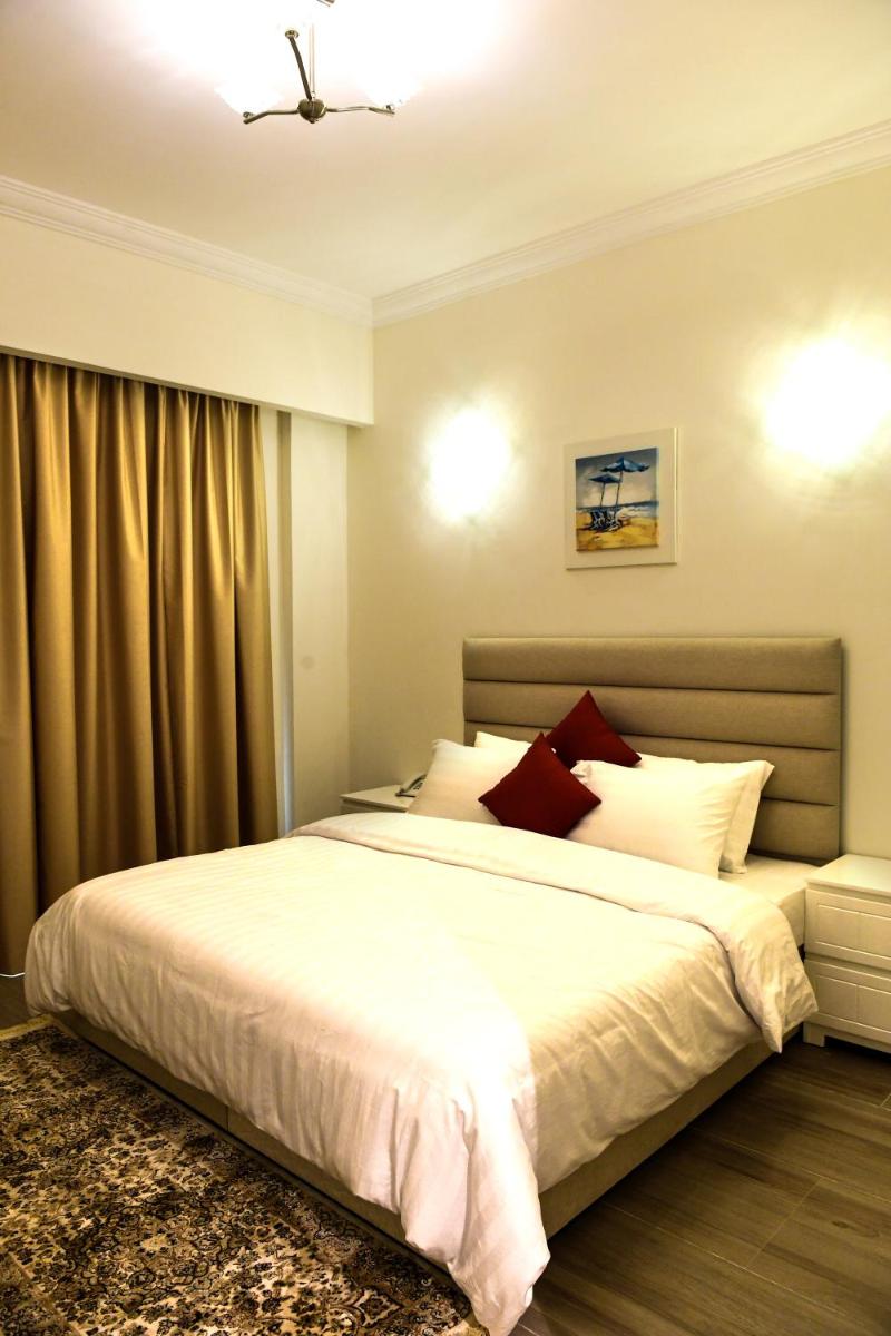 Beach Rose Tower - Housity