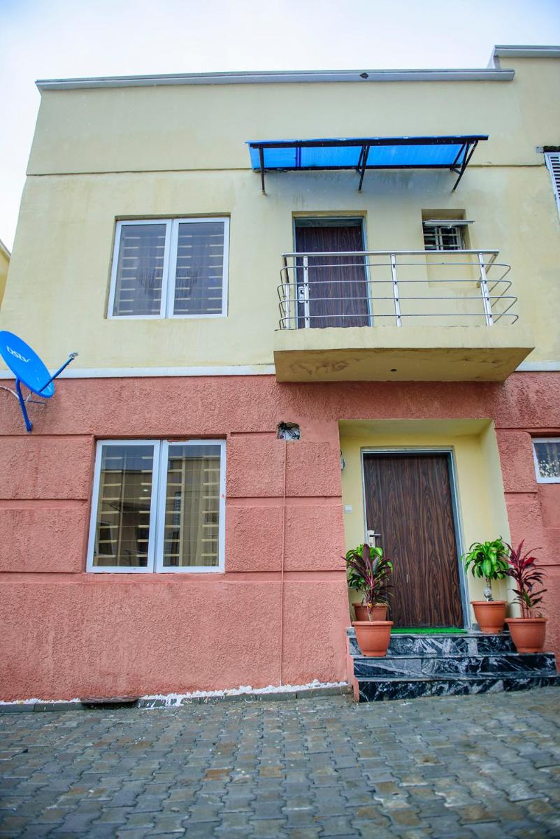 Suitetrails - Cc & Cg Homes Luxury 3 Bedrooms House - 24Hrs Power